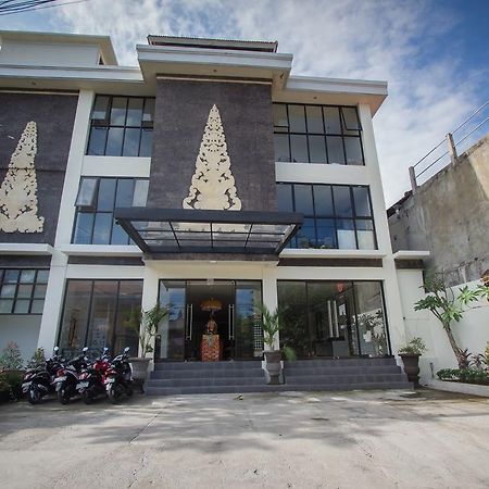 Ivanka Airport Inn Kuta Lombok Exterior foto