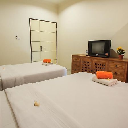 Ivanka Airport Inn Kuta Lombok Exterior foto