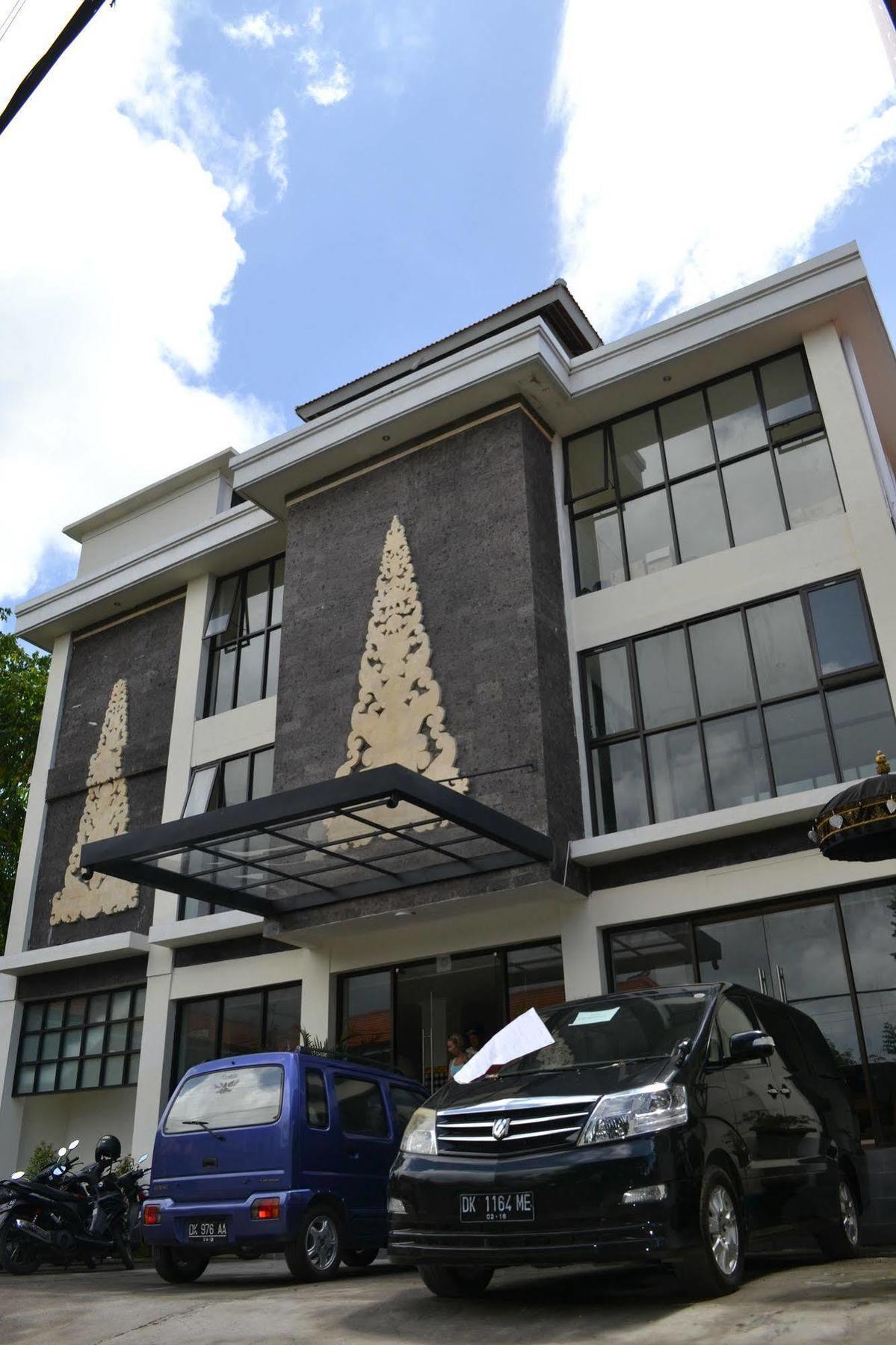 Ivanka Airport Inn Kuta Lombok Exterior foto